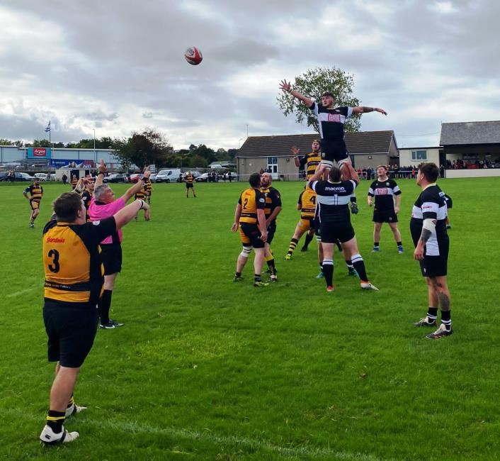 Quins win this lineout duel